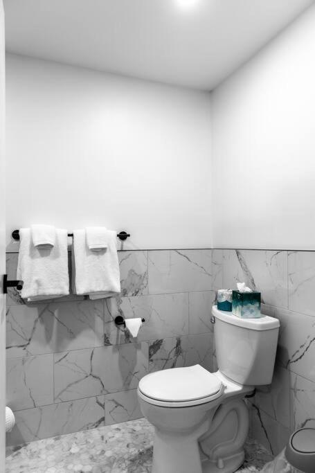 The Phenix Historic Dtwn Hotel, King Bed, Room # 309 Bangor Buitenkant foto