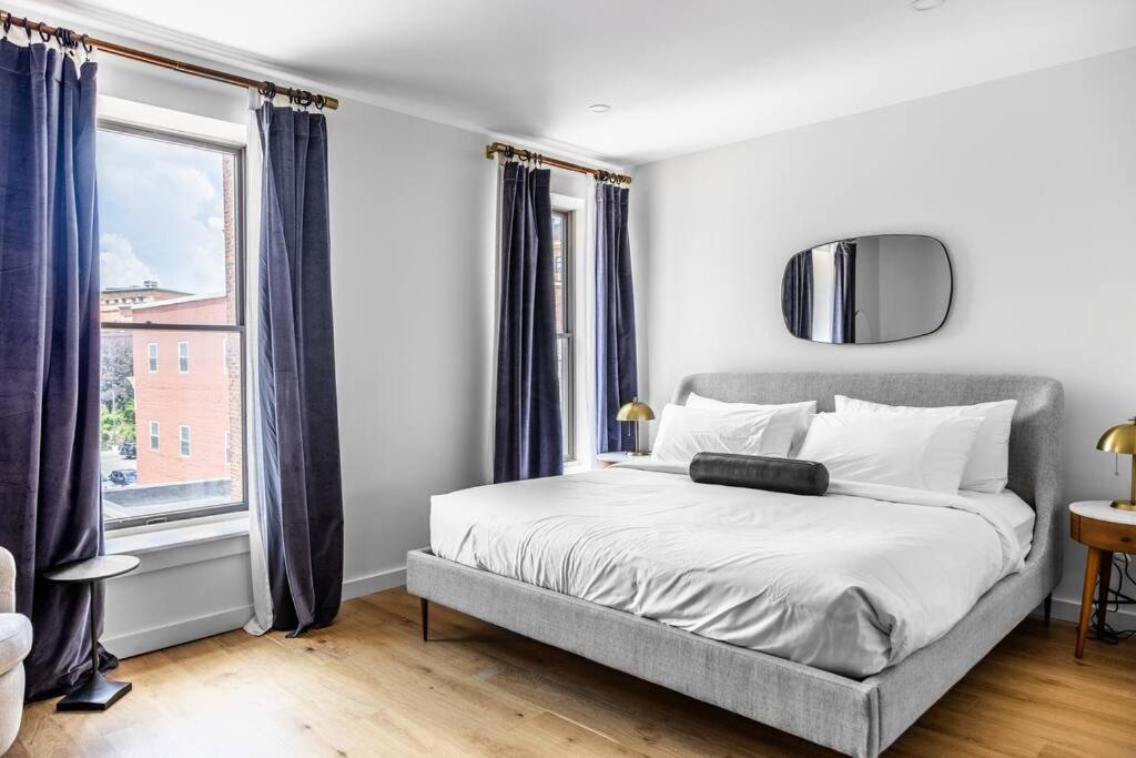 The Phenix Historic Dtwn Hotel, King Bed, Room # 309 Bangor Buitenkant foto